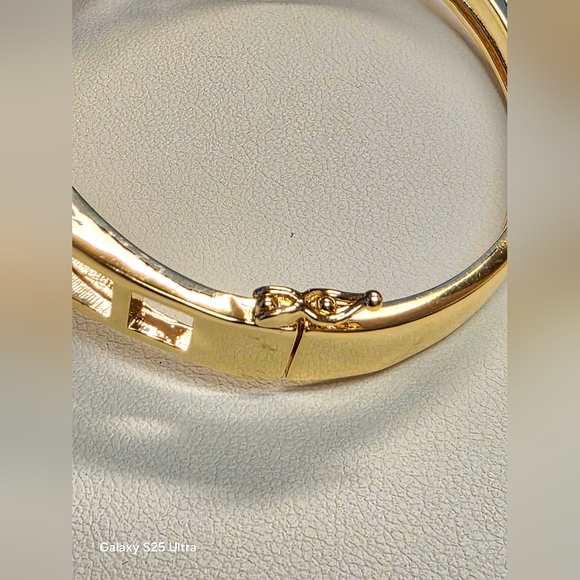 Toggle Bangle - Picture 5 of 5